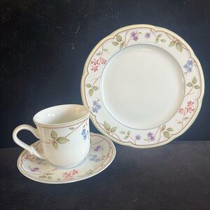 NEVADA VEŘSO Breakfast Plate, Tea cup & Saucer Set of 3 white ceramic floral